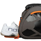 paletero padel nox at10 team gris naranja 2024 con gran capacidad y proteccion para palas