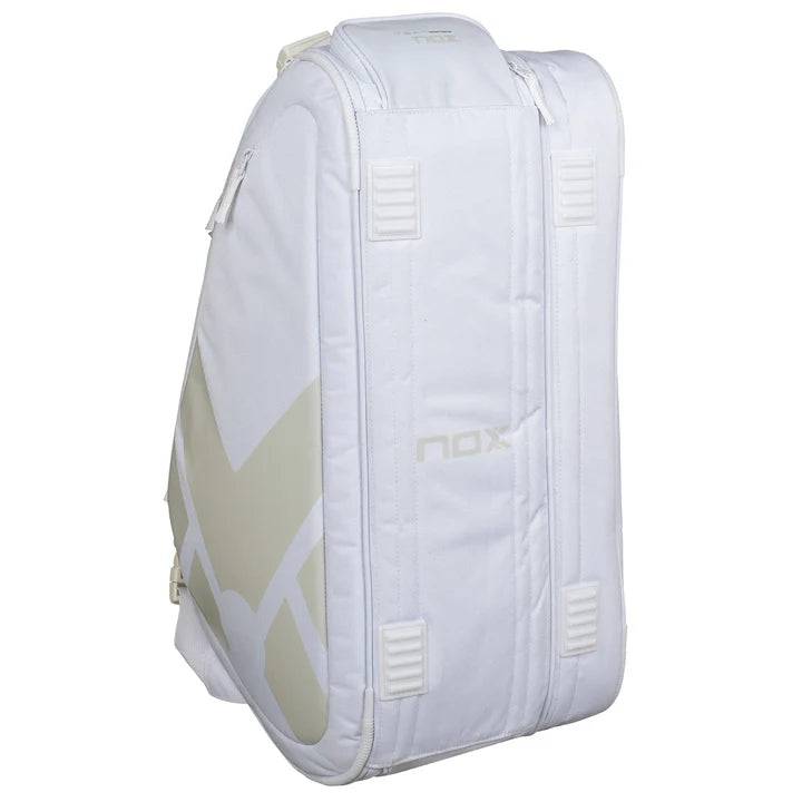 paletero padel nox at10 team blanco 2024 con diseño premium y gran capacidad de almacenamiento