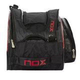 raquetero nox at10 con logotipo grande y estructura rígida color negro y rojo