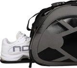 mochila pádel nox gris con bolsillos laterales para accesorios