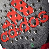 diseño de pala adidas metalbone hrd optimizado para rendimiento al sol