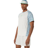 camiseta asics padel court all over print ss top hombre color cream saba blue con estampado gráfico para padel deporte