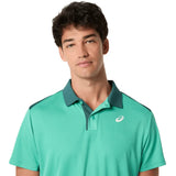 polo deportivo asics court polo hombre aurora green con tejido ligero y transpirable