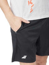 short babolat negro con logotipo blanco y ajuste cómodo para entrenamientos