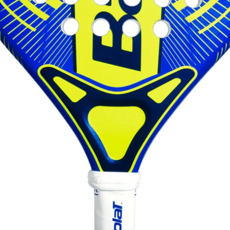 pala babolat padel junior th mini con diseño llamativo y mango blanco