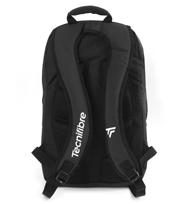 mochila negra tour endurance con capacidad para equipo deportivo y personal