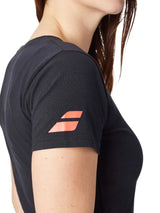 babolat tee mujer color negro con ajuste atlético y diseño moderno