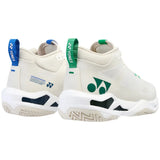 Tenis Yonex con gran estabilidad lateral.