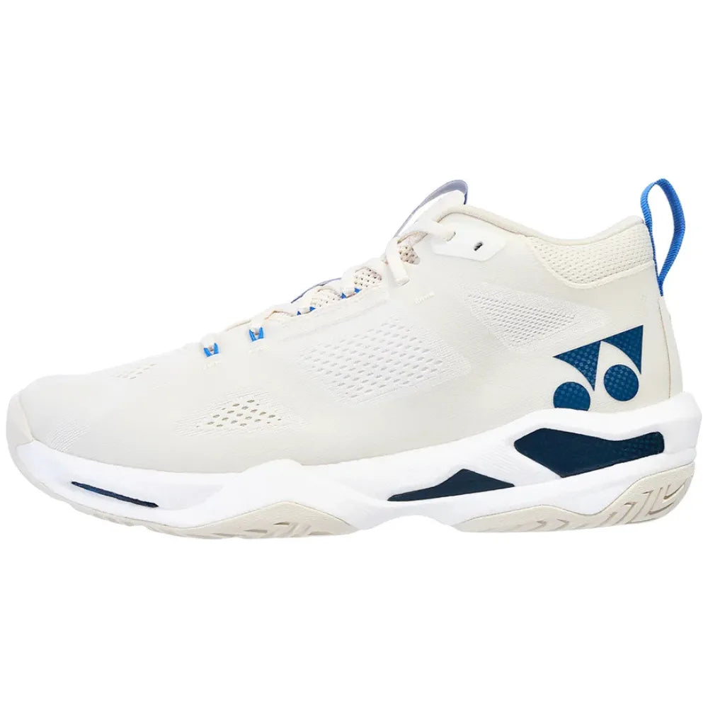 Calzado Yonex con tecnología Power Graphite.
