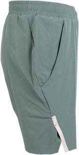 short yonex ligero en verde con logo y pretina elástica para pádel
