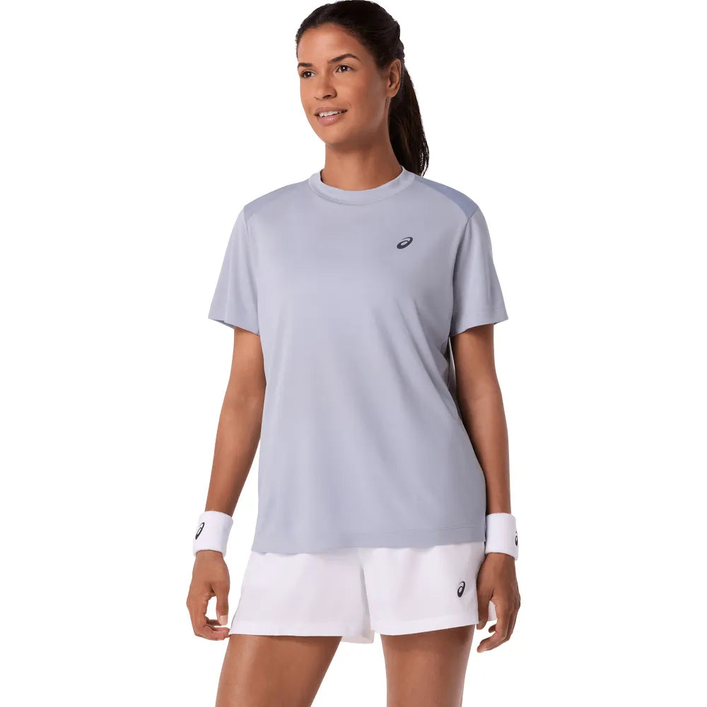 camiseta tenis mujer asics court ss top color grey blue con paneles de malla transpirable